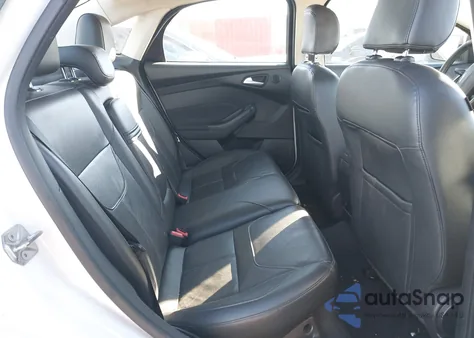 2015 Ford Focus Titanium из США, поврежденный, VIN 1FADP3J26FL369697